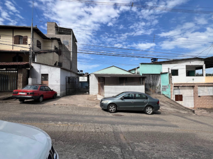 Lote com 450 m² próximo da Faculdade no Bairro Veneza